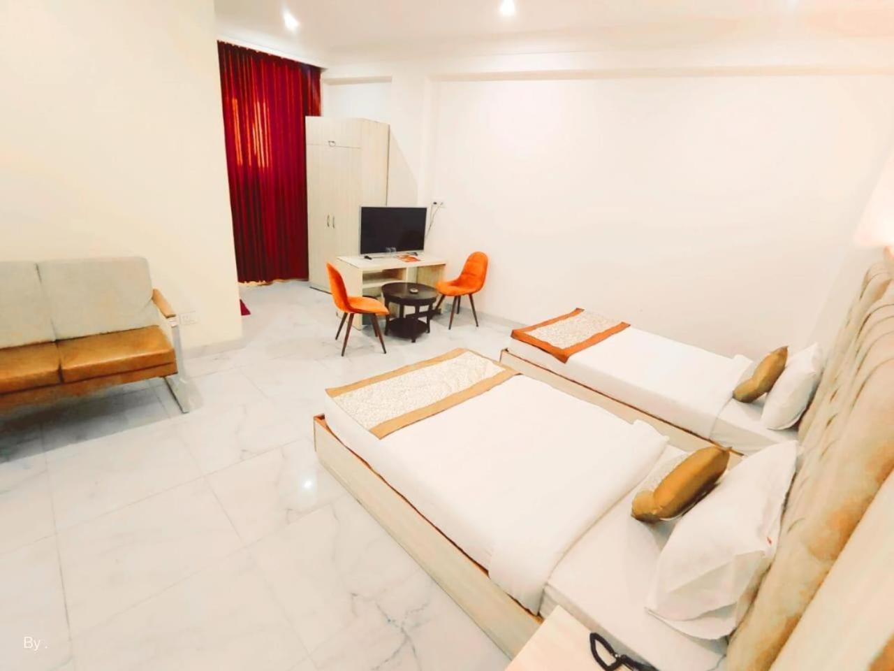 Hotel Almora Sky Near By Delhi International Airport With - Free Airport Pickup And Drop New Delhi Exterior photo